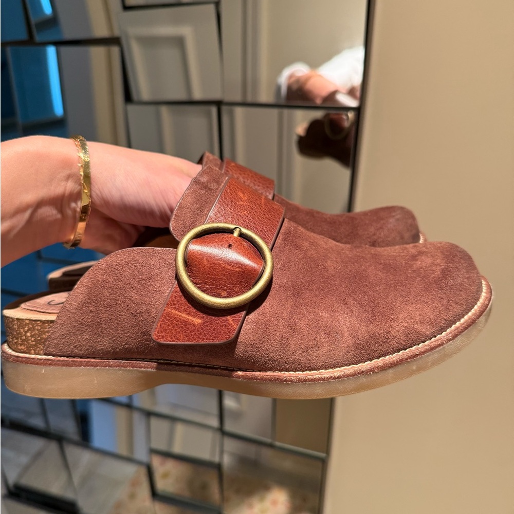 Sofft Women’s Suede Clog